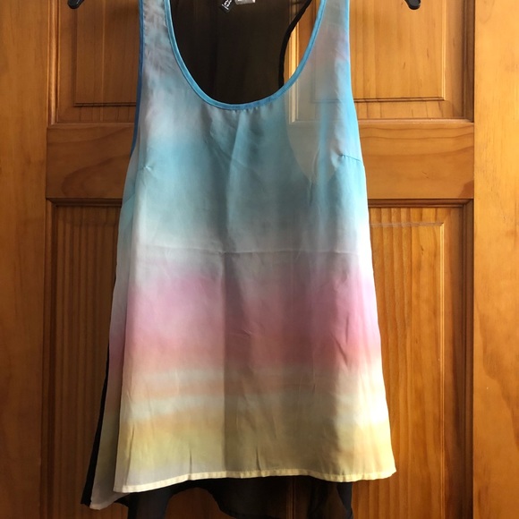 Dresses and shirts - Picture 4 of 8